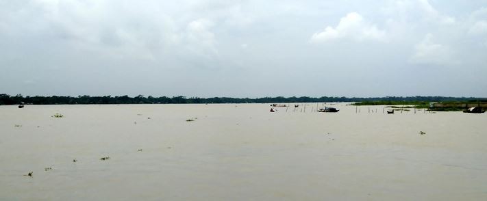 বরিশালে প্রবল বৃষ্টি-জোয়ারে ডুবে গেছে বহু এলাকা
