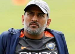 ধোনির অবসরে ভারতের এই দুই ক্রিকেটার খুশি!