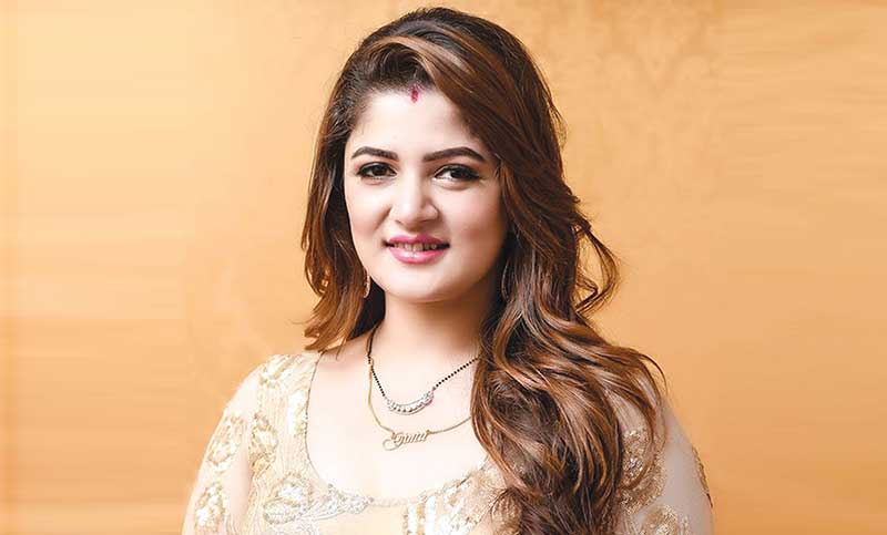 বাংলাদেশ থেকে অশ্লীল মেসেজ, দূতাবাসে শ্রাবন্তীর অভিযোগ!