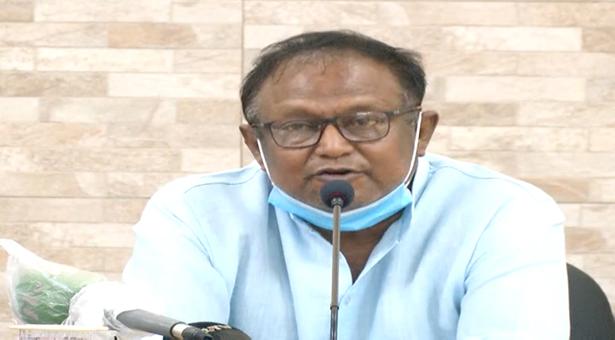 দেশে পেঁয়াজ আছে, আতঙ্কিত হবেন না: বাণিজ্যমন্ত্রী