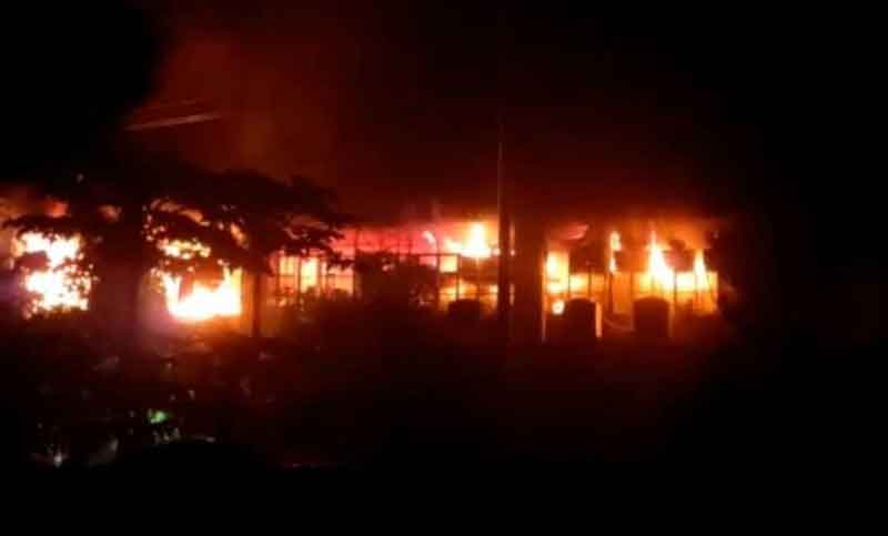 রাতে আশুলিয়ায় পোশাক কারখানায় আগুন, ভোরে নিয়ন্ত্রণে