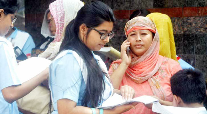 ফরম ফিলাপের টাকা ফেরত চান অভিভাবকরা