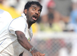 মুরালিকে নিয়ে সিনেমা : পরিচালককে খুনের হুমকি!