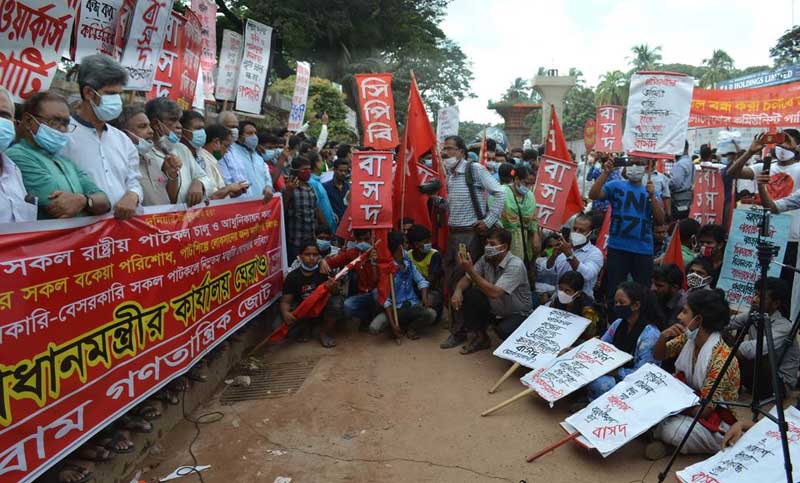 বাম জোটের প্রধানমন্ত্রীর কার্যালয় ঘেরাও কর্মসূচিতে পুলিশের বাঁধা-লাঠিচার্জ
