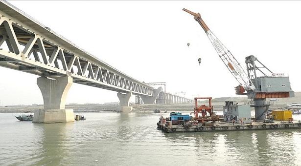 বসল ৩৬তম স্প্যান, দৃশ্যমান ৫৪০০ মিটার পদ্মাসেতু