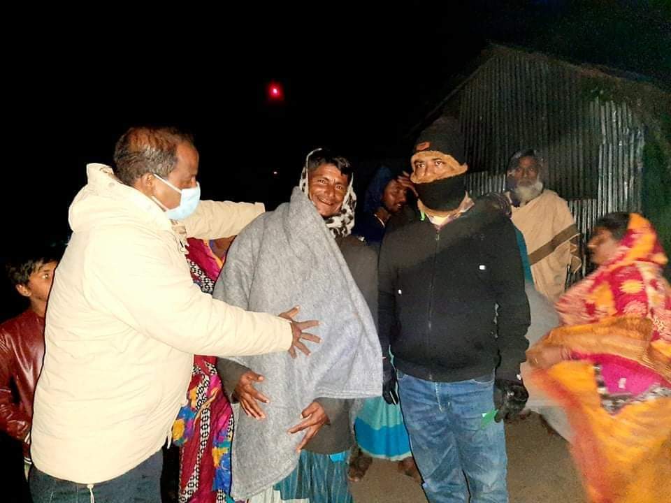 চরবাড়ীয়ায় শীতার্তদের মাঝে কম্বল বিতরণ করেন চেয়ারম্যান সুরুজ