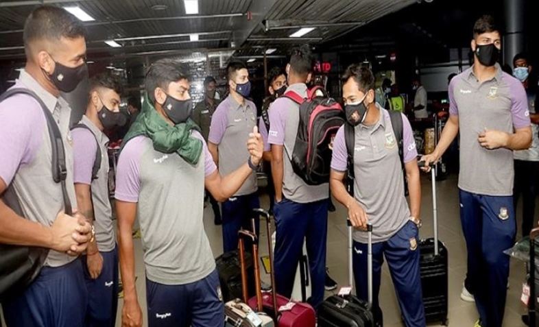 ২১ ঘণ্টার ভ্রমণ শেষে জিম্বাবুয়ে পৌঁছেছে টাইগাররা