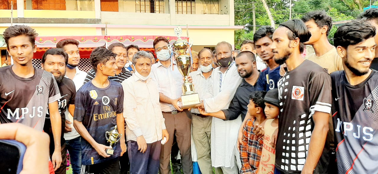 বঙ্গবন্ধু গোল্ডকাপ টুনামেন্টে আন্ত-ইউনিয়নে বিজয়ী চরবাড়ীয়া ইউনিয়ন
