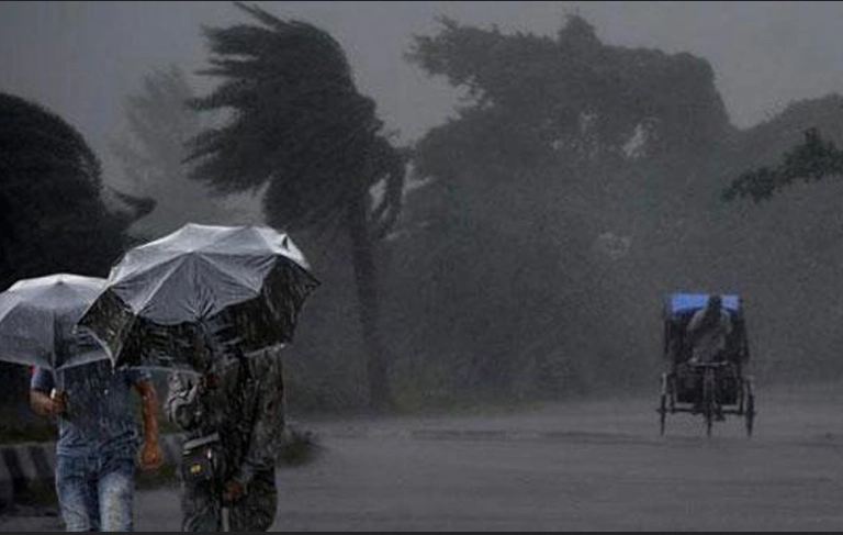 ১৯ অঞ্চলে বজ্রবৃষ্টিসহ ঝড়ের আভাস, সতর্কতা সংকেত
