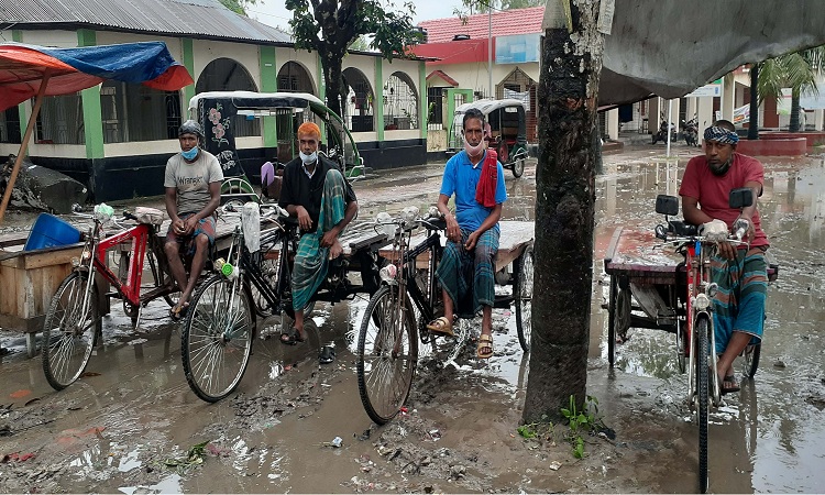 পেটের ক্ষুধা বোঝে না লকডাউন