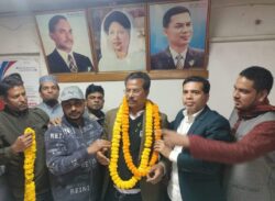 জামিনে মুক্তি পেয়ে ফুলের শুভেচ্ছায় সিক্ত বিএনপি নেতা আবুল হোসেন