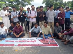 বরিশাল-কুয়াকাটা মহাসড়ক অবরোধ ববি শিক্ষার্থীদের