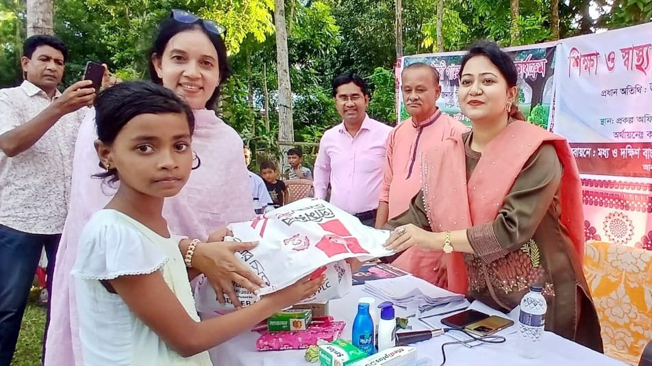 শিক্ষা উপকরণ পেল ৩৪২ শিশু