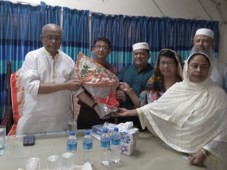 মানিক মিয়া মহিলা কলেজ পরিদর্শনে ইসলামী ব্যাংক চেয়ারম্যান, সাথে ছিলেন বিসিসির সাবেক প্যানেল মেয়র কে এম শহিদুল্লাহ