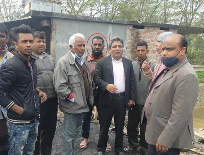 আওয়ামী লীগ নেতাদের সাথে বিএনপি নেতার ছবি ভাইরাল, এলাকায় তোলপাড়